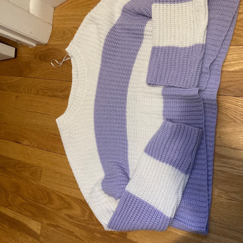 Knitted purple and white long sleeve sweater